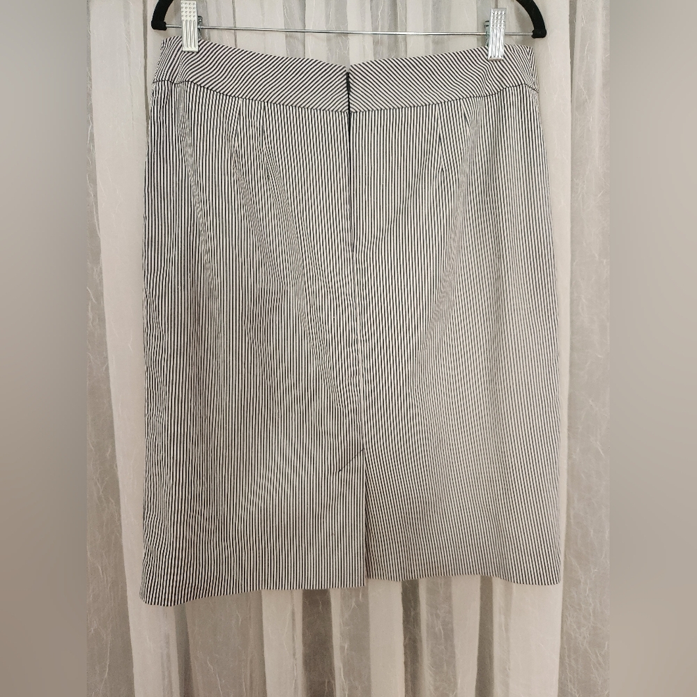 EUC Jones NY Classic Blue and White Seersucker Skirt-Women's Size L - Picture 2 of 6